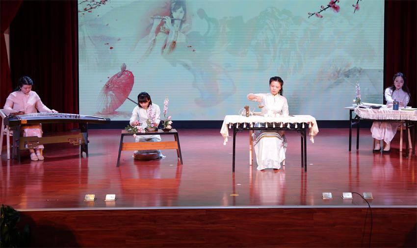 米乐线上平台,米乐（中国）2019年度工作动员大会---传统文化展示《茶花墨韵》