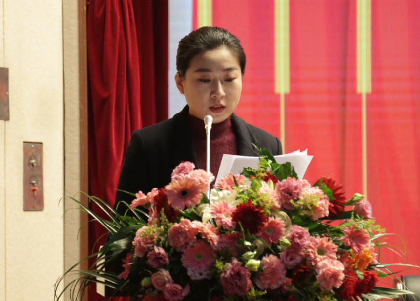 米乐线上平台,米乐（中国）第一届党委班子选举大会---于丽娜同志宣读大会关于通过党委和纪委报告的决议